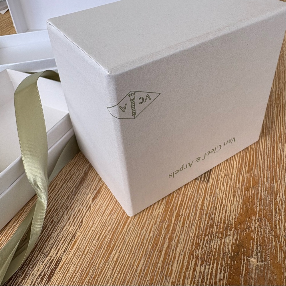 Authentic Van Cleef & Arpels Gift Boxes with Gree… - image 8